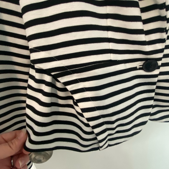 Elle Black & White Striped Blazer with Ruffle Detail - M - Picture 2 of 5